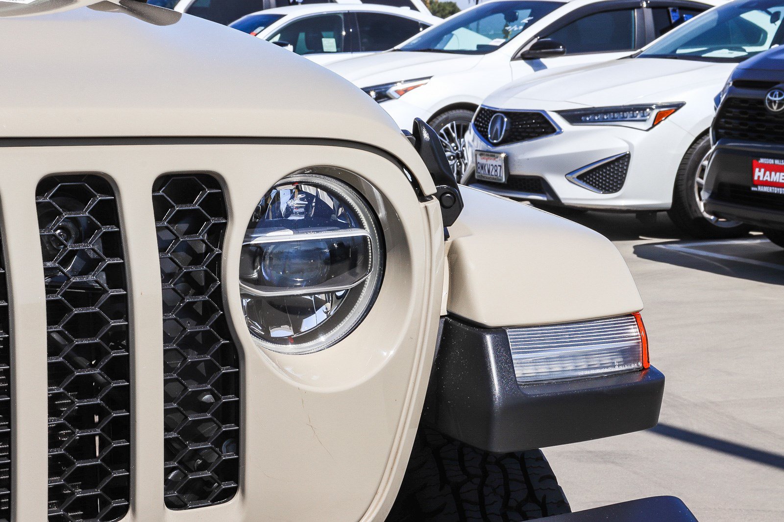 Used 2022 Jeep Gladiator Sport AWD/4WD image 9