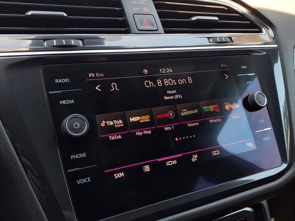 Used 2022 Volkswagen Tiguan SEL R-Line image 8