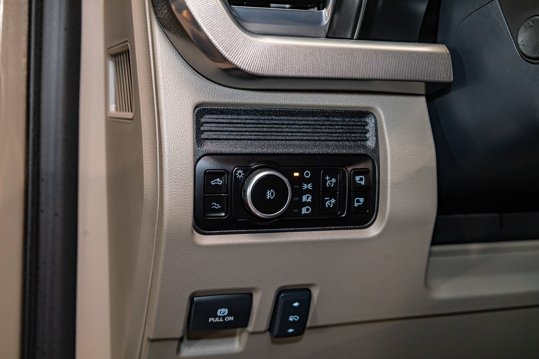 Used 2026 Ford F250 Platinum w/ Platinum Plus Package AWD/4WD image 16