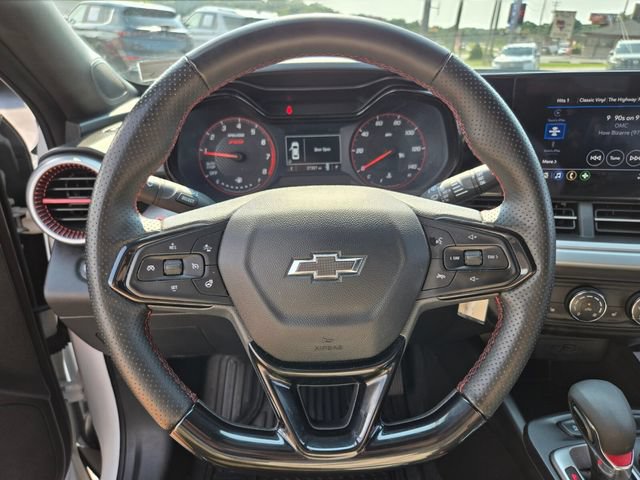 Used 2025 Chevrolet Trax RS w/ Sunroof Package FWD image 32