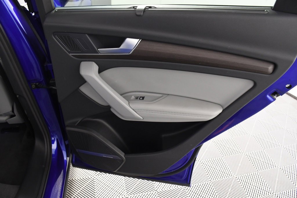 Used 2024 Audi Q5 e Prestige w/ Prestige Package image 21