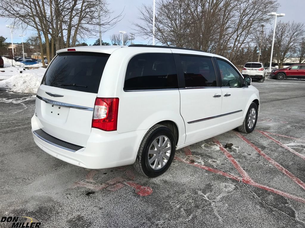 Certified 2016 Chrysler Town & Country Touring w/ Driver Convenience Group image 5