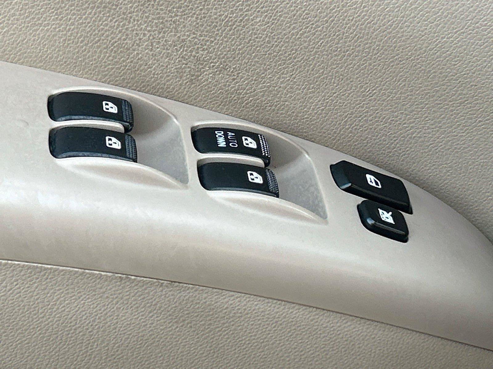 Used 2012 Kia Sedona LX FWD image 23