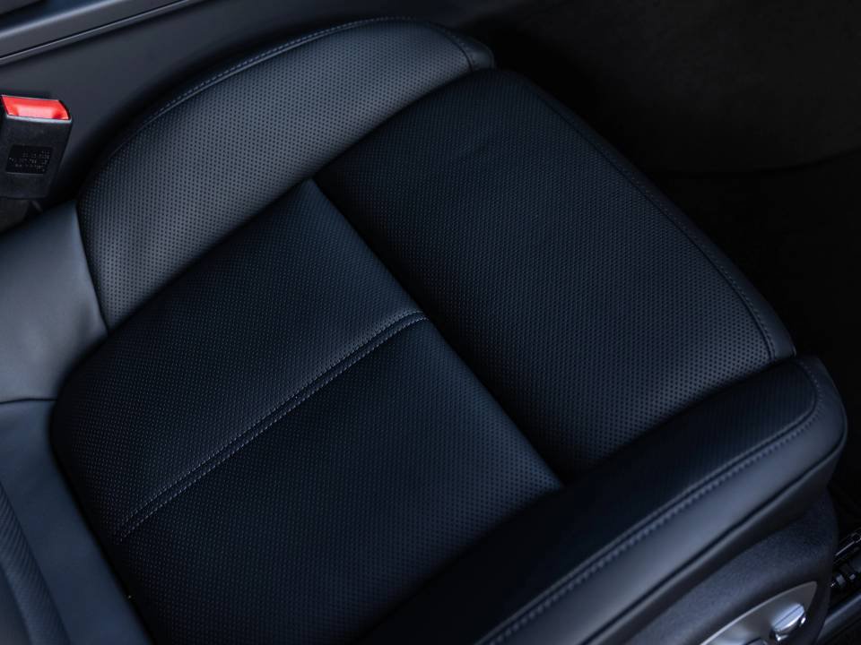 Certified 2026 Porsche Macan AWD/4WD image 31