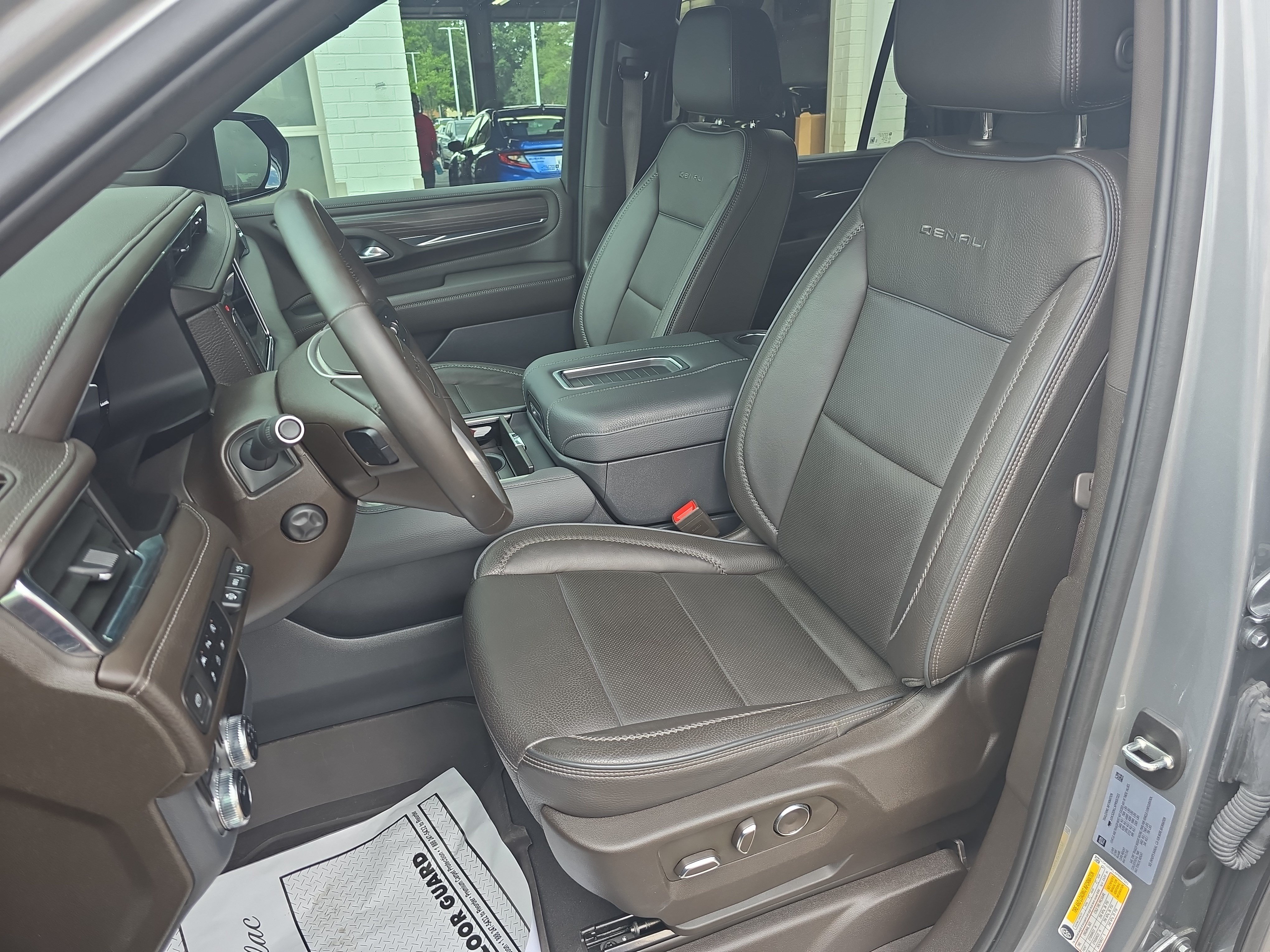 Used 2023 GMC Yukon Denali AWD/4WD image 16