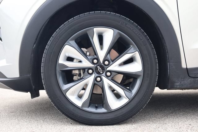 Used 2023 Chevrolet Bolt EUV LT w/ Convenience Package FWD image 9