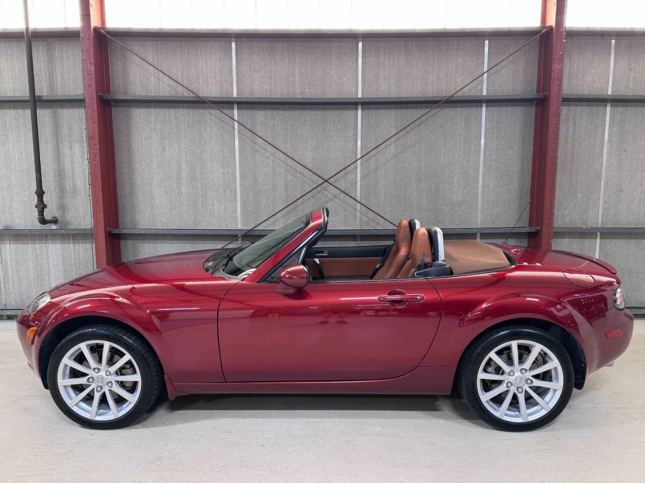 Used 2007 MAZDA MX-5 Miata Grand Touring w/ Premium Pkg RWD image 6