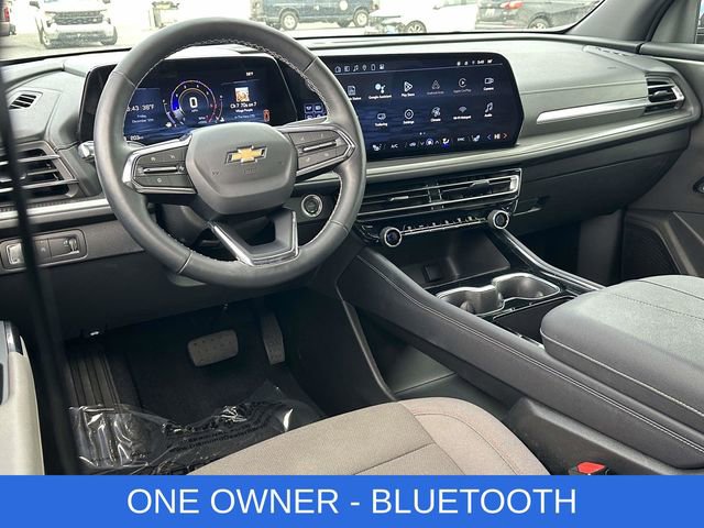 Used 2025 Chevrolet Traverse LT image 2