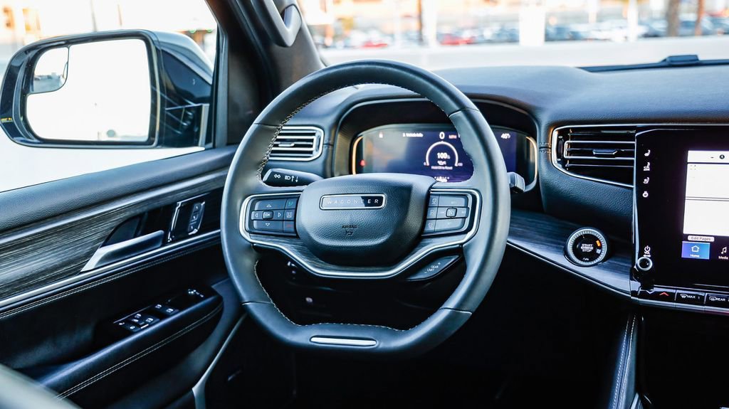 Certified 2024 Jeep Wagoneer Series II w/ Flexible Seating Group image 26