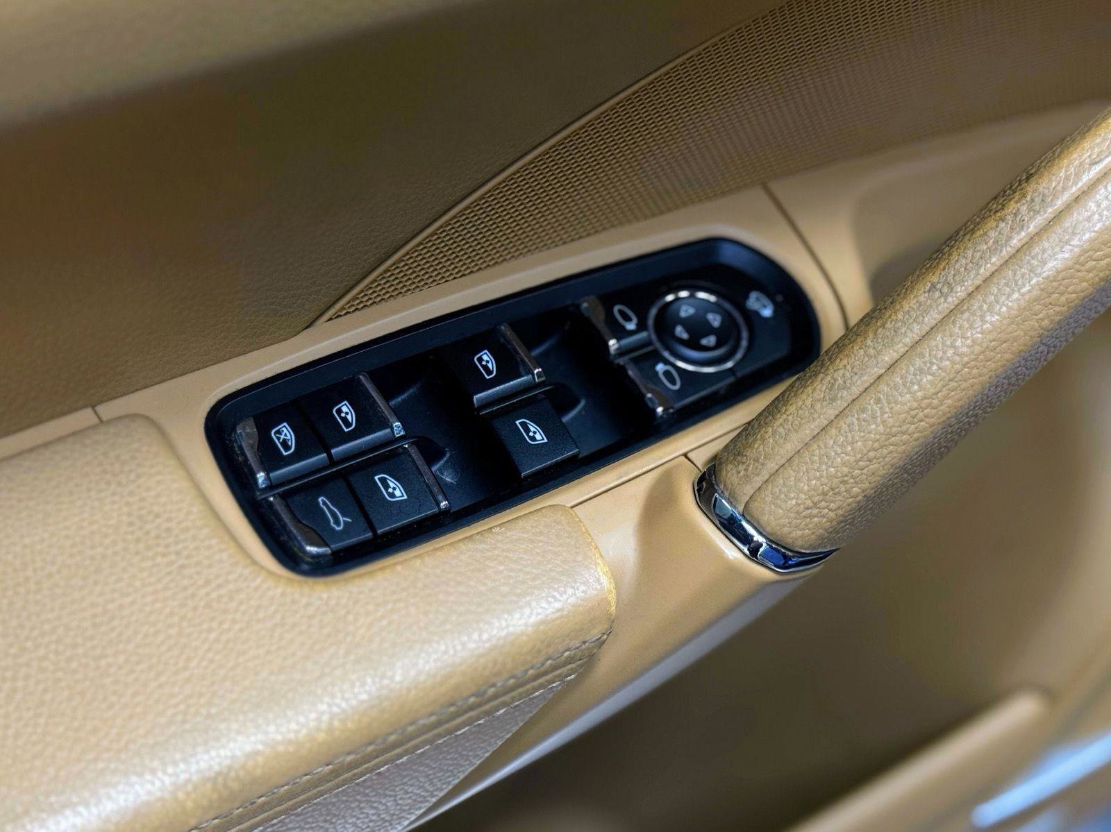 Used 2017 Porsche Cayenne S image 13