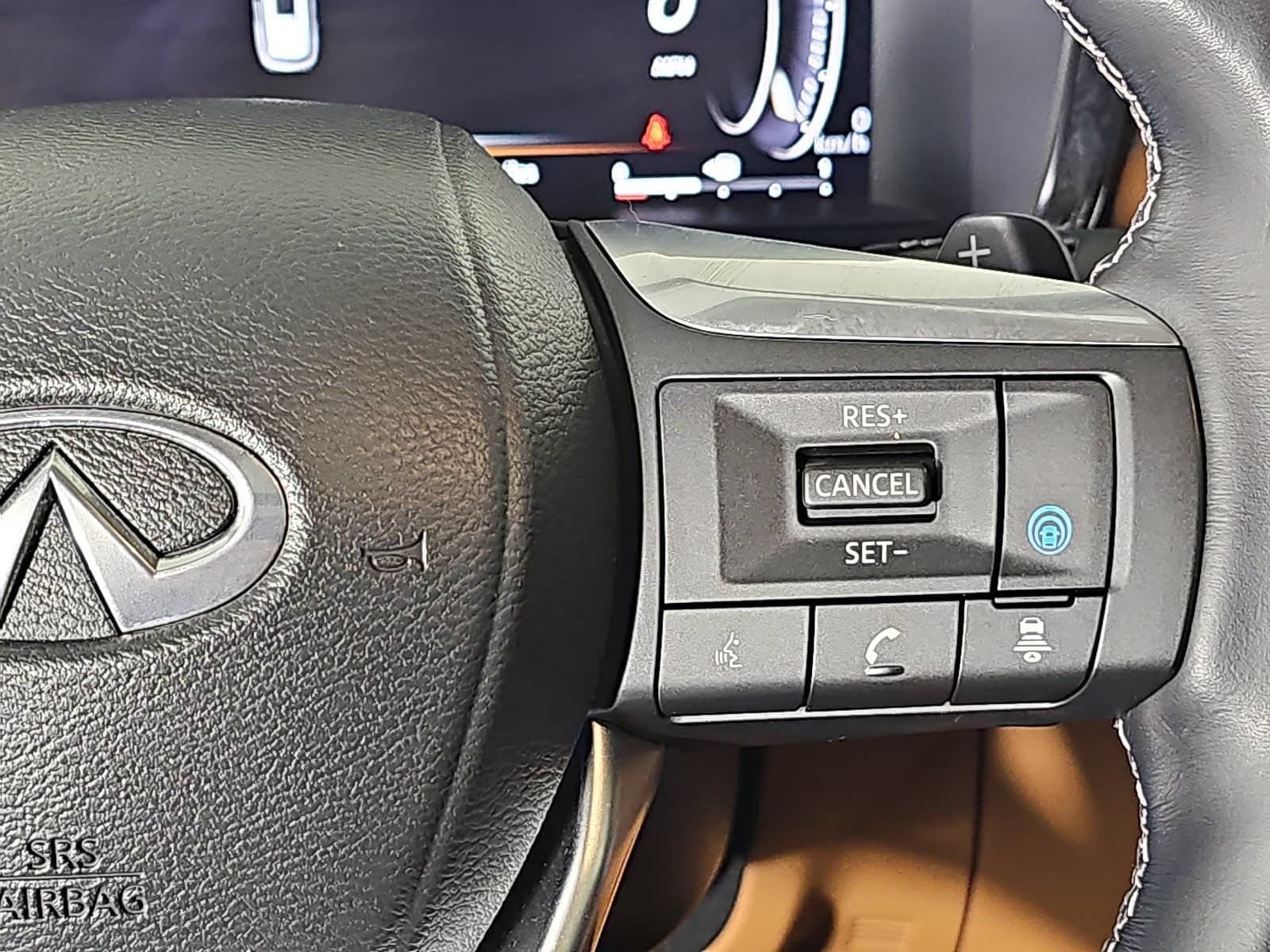 Used 2023 INFINITI QX60 Sensory w/ Vision Package AWD/4WD image 15