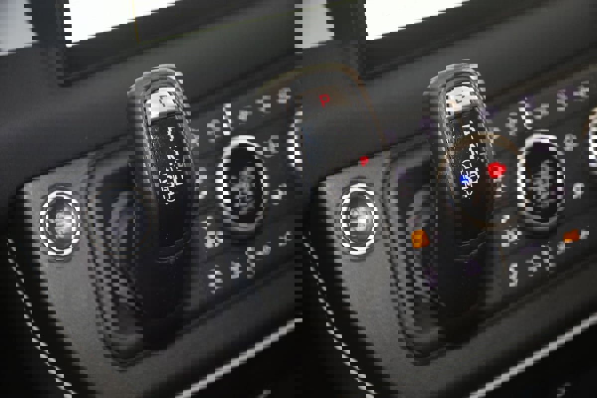 Used 2022 Land Rover Defender 110 SE image 7