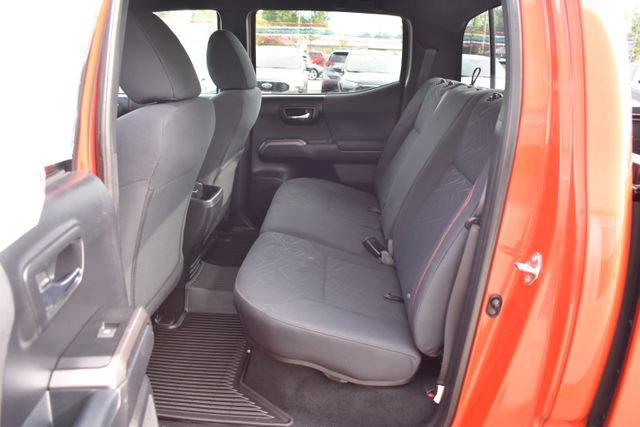 Used 2018 Toyota Tacoma TRD Off-Road w/ Technology Package AWD/4WD image 31