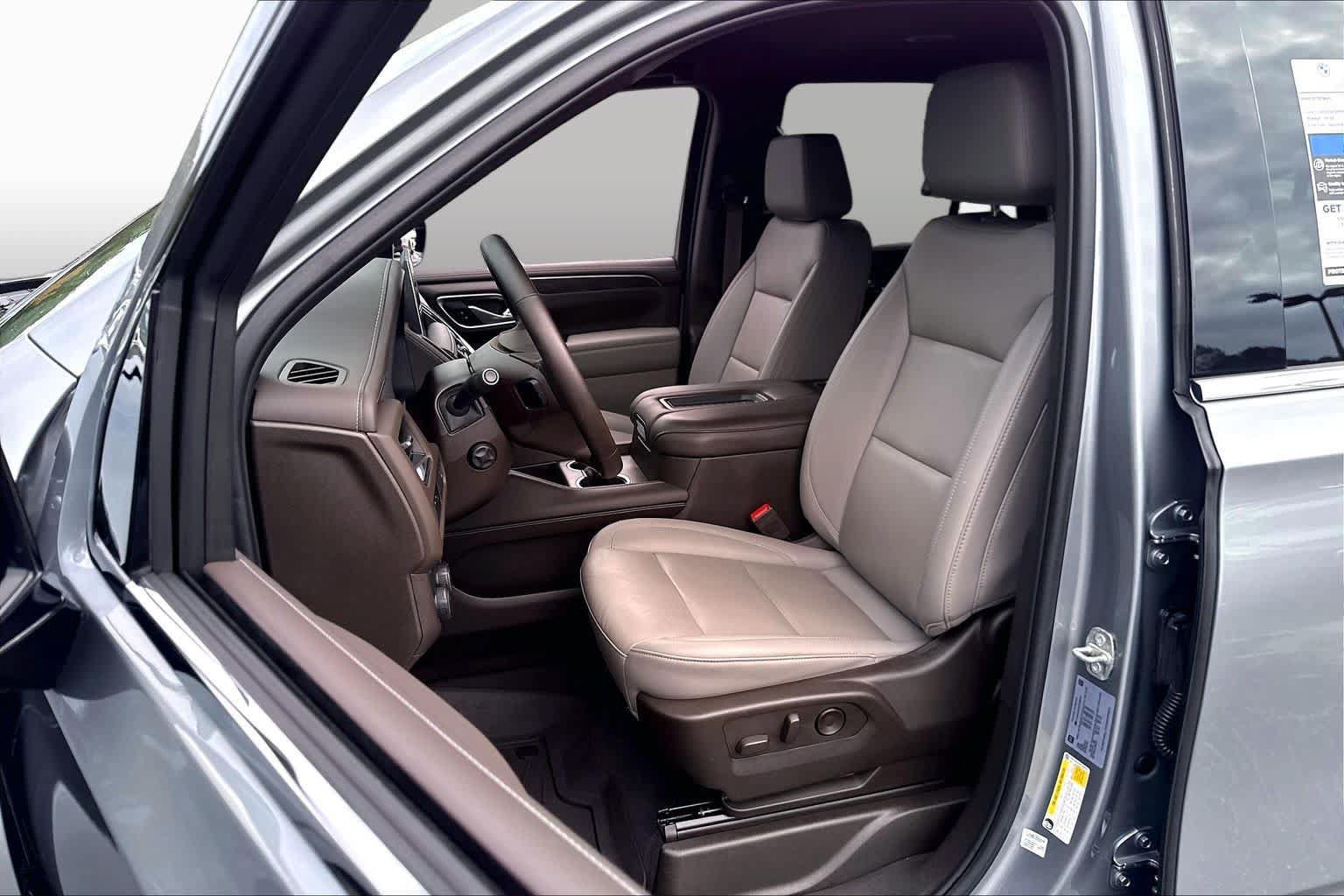 Used 2024 Chevrolet Tahoe LT w/ Luxury Package RWD image 7