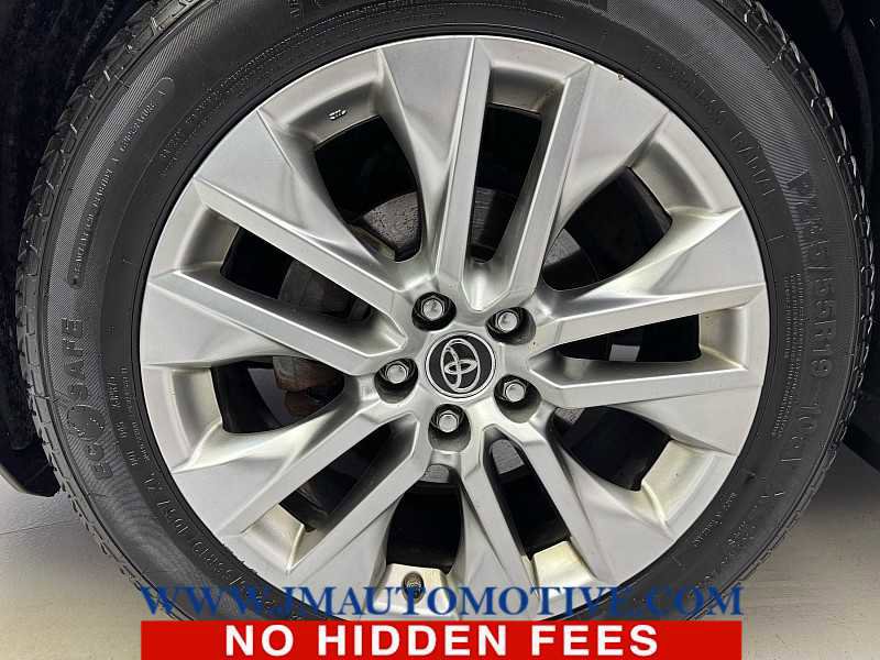 Used 2019 Toyota RAV4 XLE Premium w/ Cold Weather Package AWD/4WD image 9