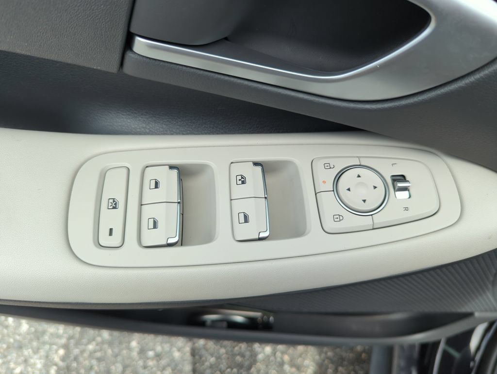 Used 2025 Hyundai Sonata SE FWD image 30