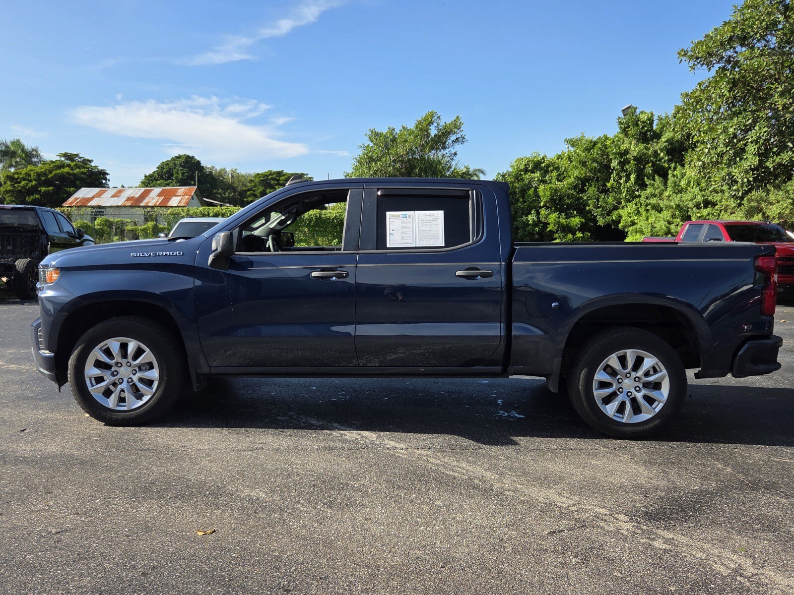 Used 2022 Chevrolet Silverado 1500 Custom RWD image 2