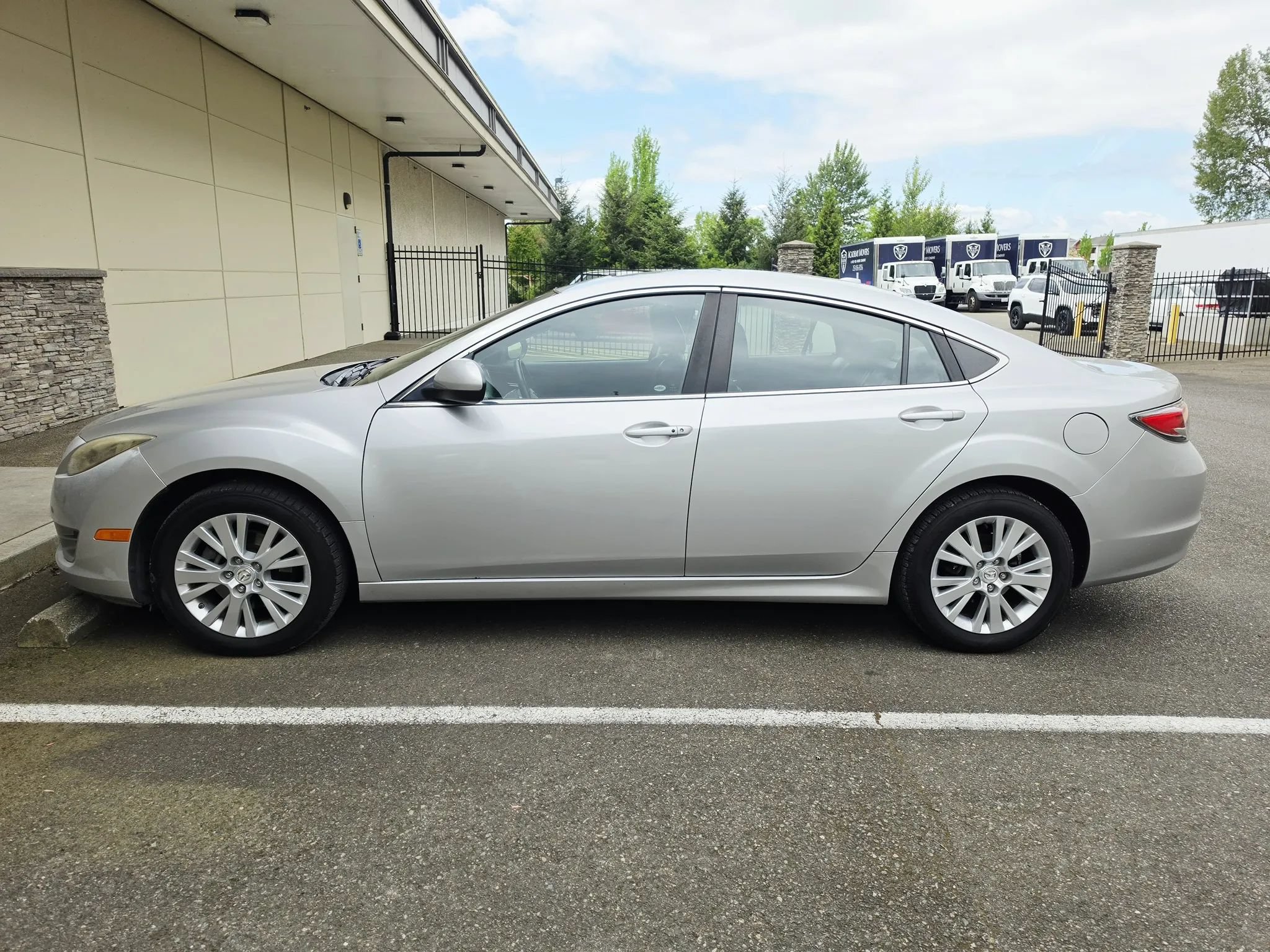 Used 2009 MAZDA MAZDA6 i Touring w/ Moonroof & Bose Pkg FWD image 2