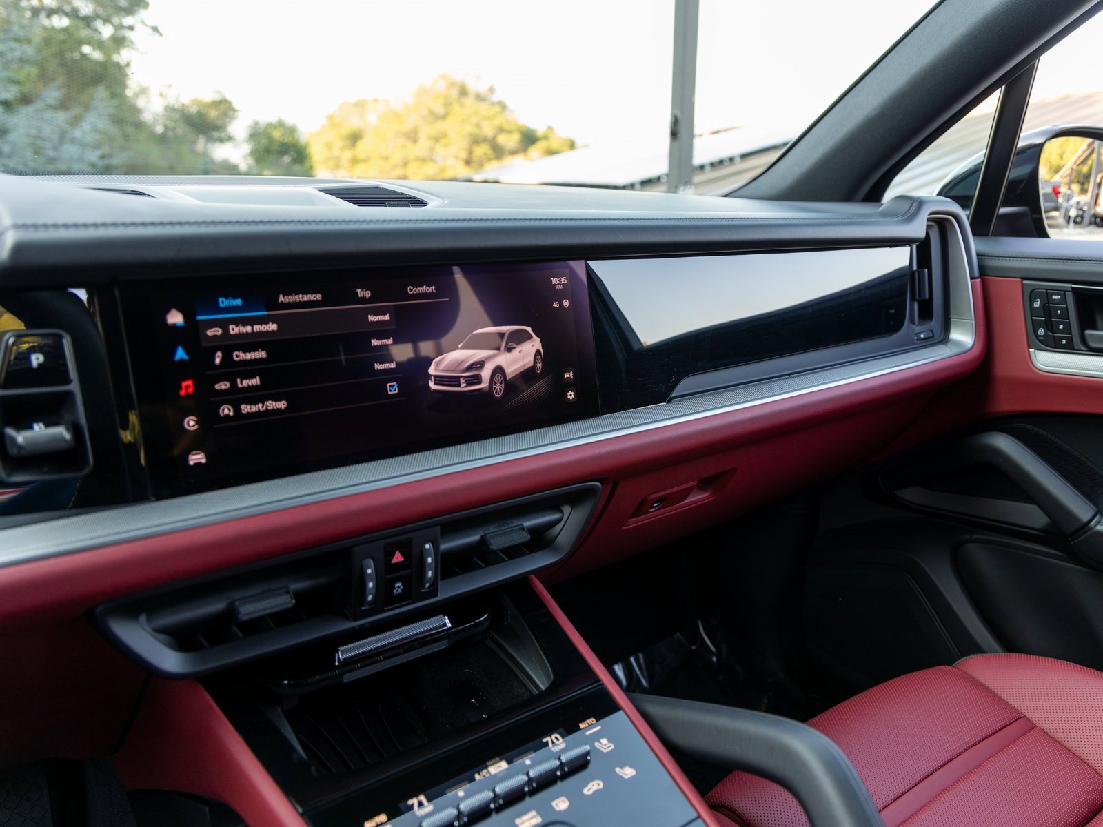 Certified 2025 Porsche Cayenne image 35