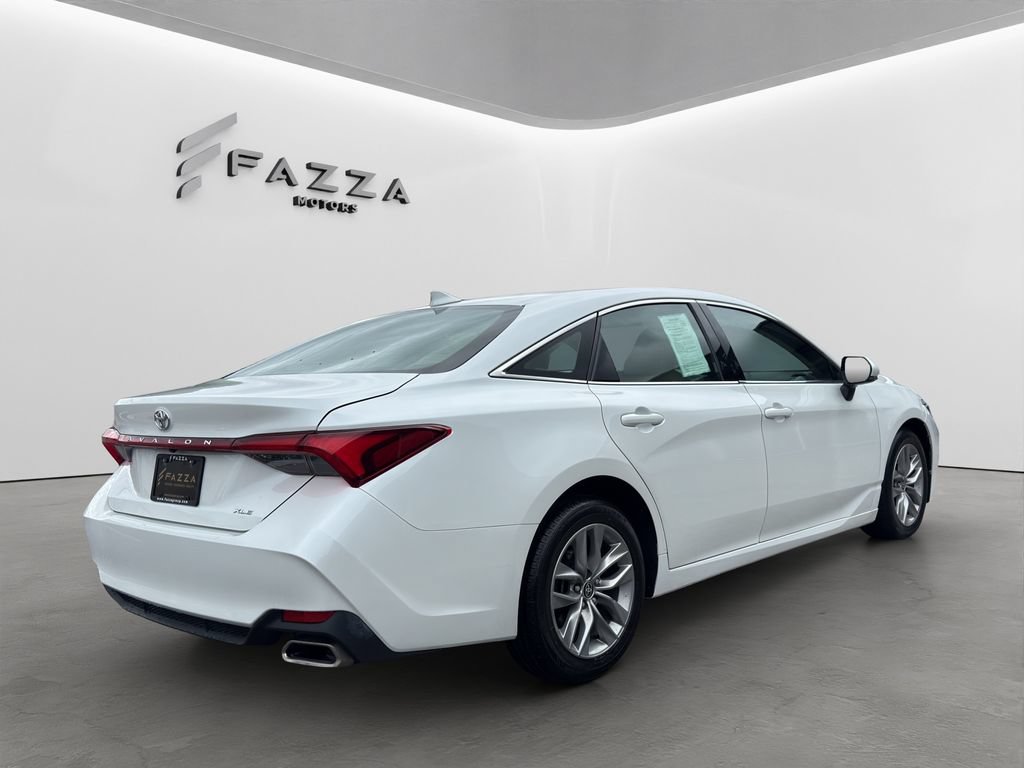 Used 2022 Toyota Avalon XLE w/ Moonroof Package FWD image 11