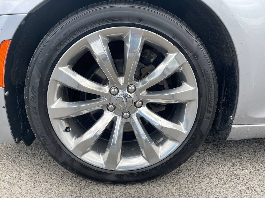Used 2017 Chrysler 300 Limited RWD image 11