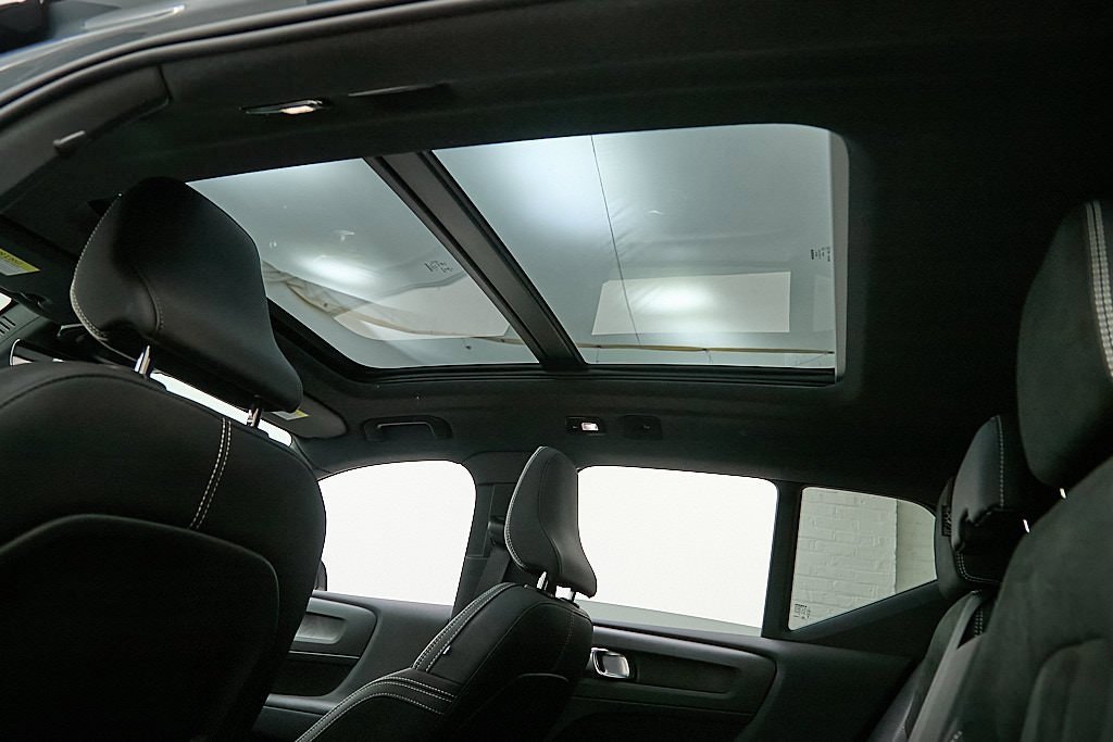 Certified 2023 Volvo XC40 Recharge Ultimate image 23