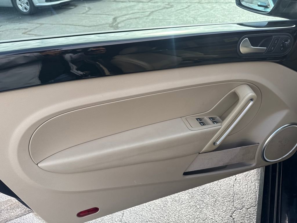 Used 2014 Volkswagen Beetle TDI image 11