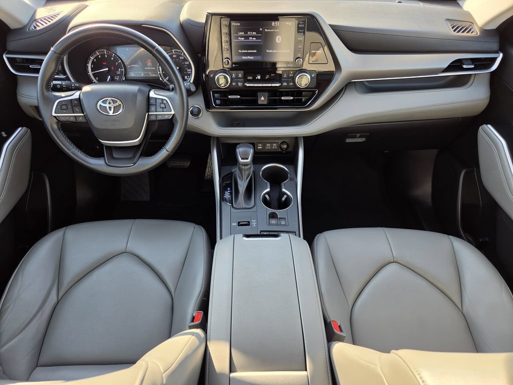 Used 2022 Toyota Highlander XLE FWD image 13