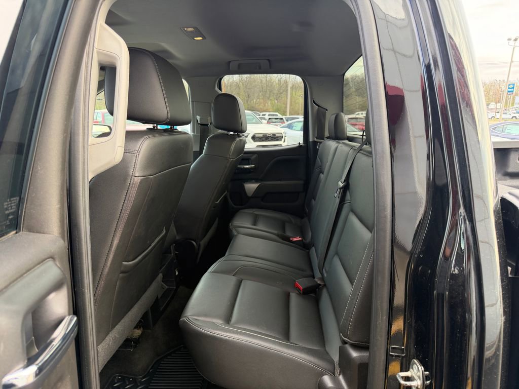 Used 2018 Chevrolet Silverado 1500 LT w/ Midnight Edition image 11