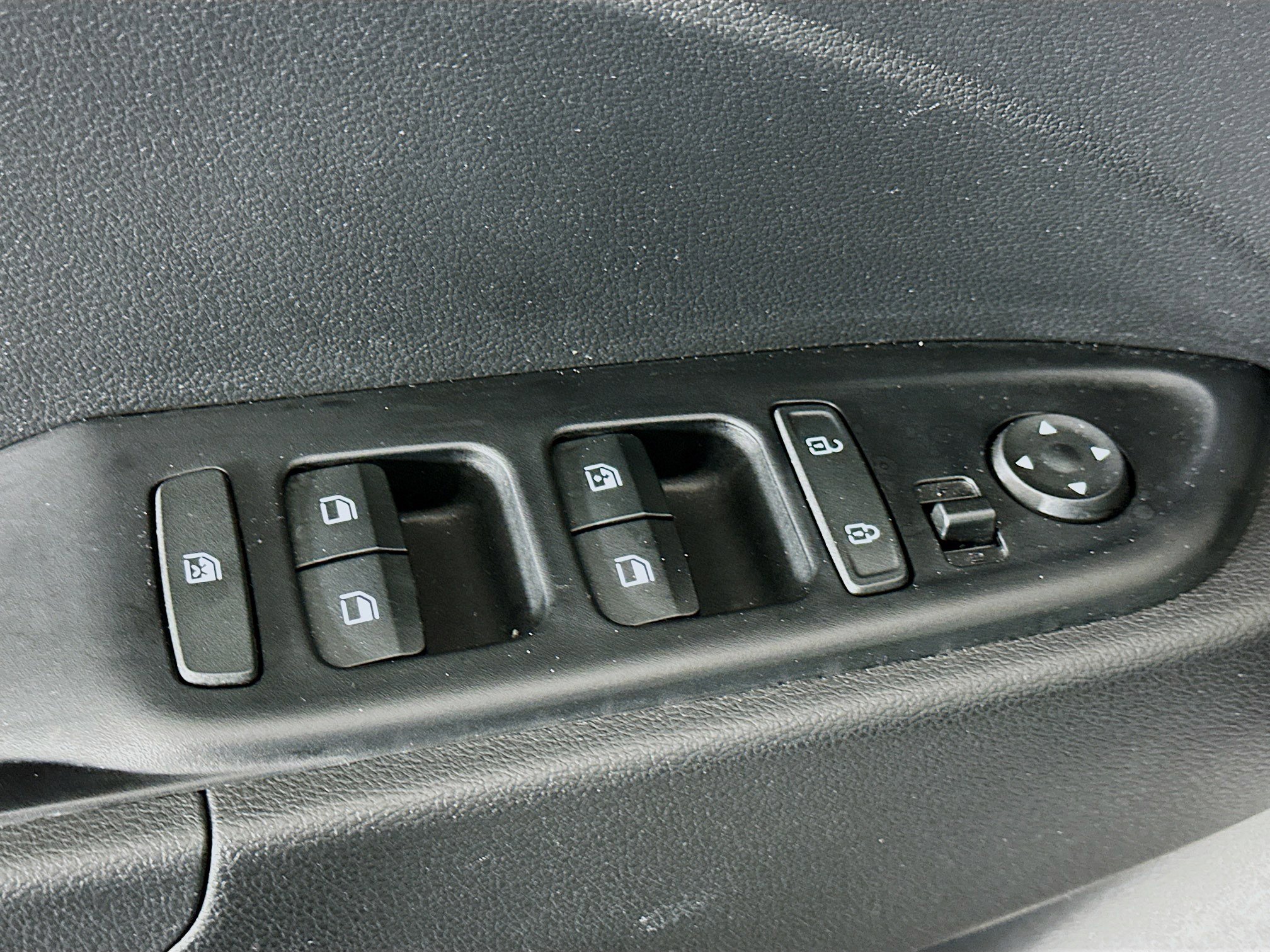 Used 2025 Hyundai Venue SEL image 15