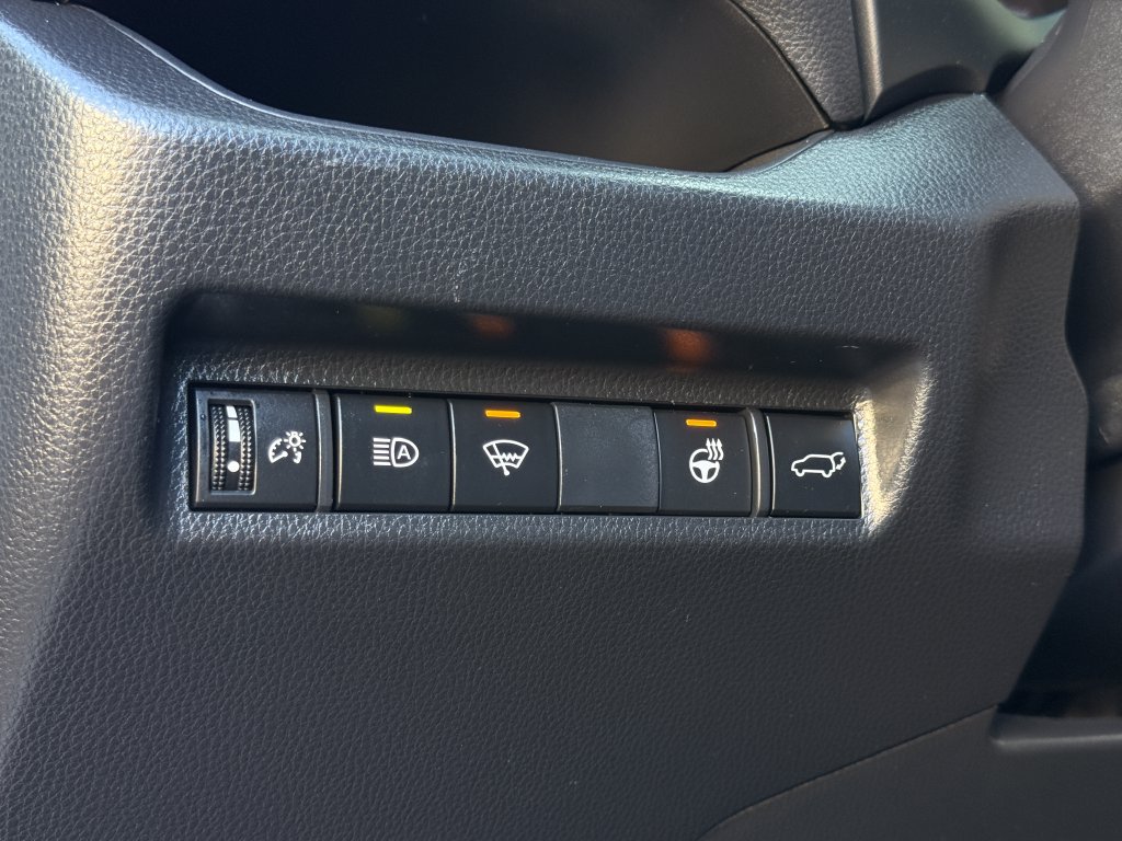 Used 2022 Toyota RAV4 XLE Premium AWD/4WD image 30
