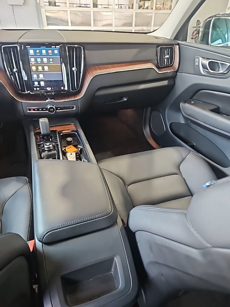 Used 2023 Volvo XC60 B5 Plus FWD image 23