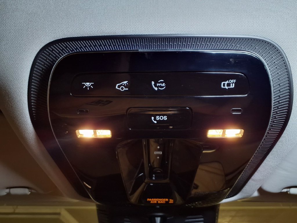 Used 2025 Mercedes-Benz GLC 300 4MATIC image 10