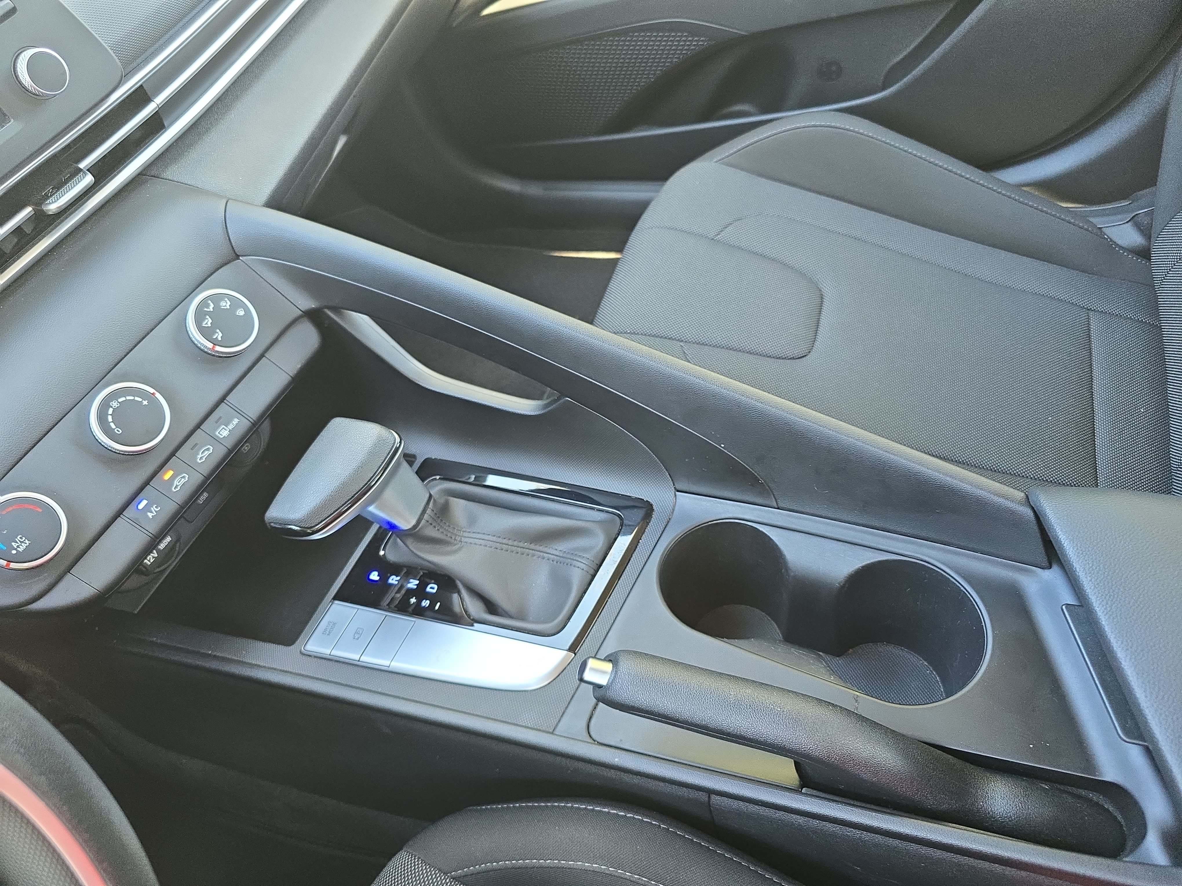 Used 2023 Hyundai Elantra SE FWD image 23