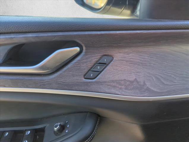 Used 2023 Jeep Grand Cherokee L Limited w/ Black Appearance Package image 8