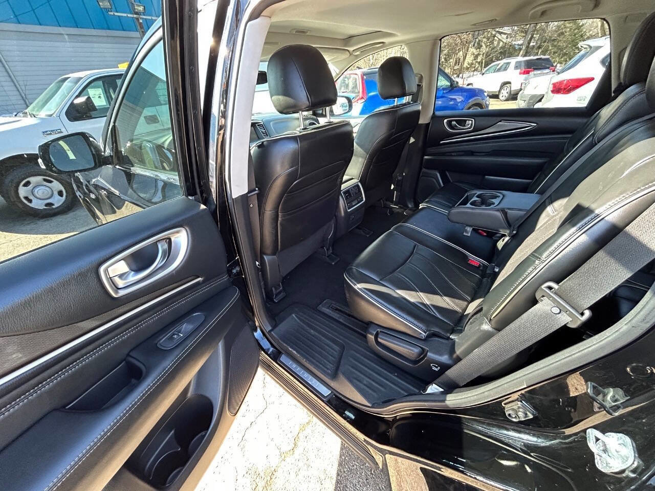 Used 2017 INFINITI QX60 AWD w/ Premium Package image 7