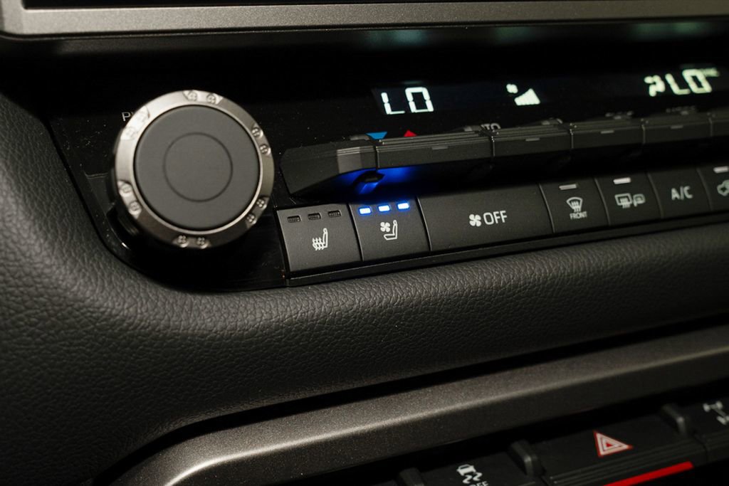 Used 2025 Toyota Tundra Limited w/ TRD Off-Road Package image 15