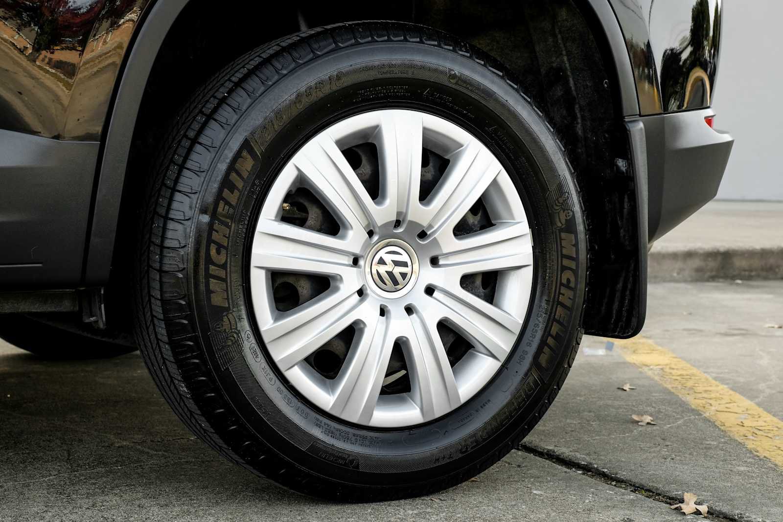 Used 2017 Volkswagen Tiguan S image 52