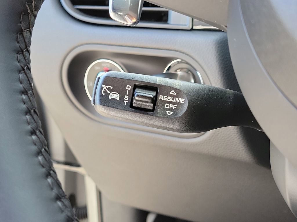 Certified 2025 Porsche Macan image 38