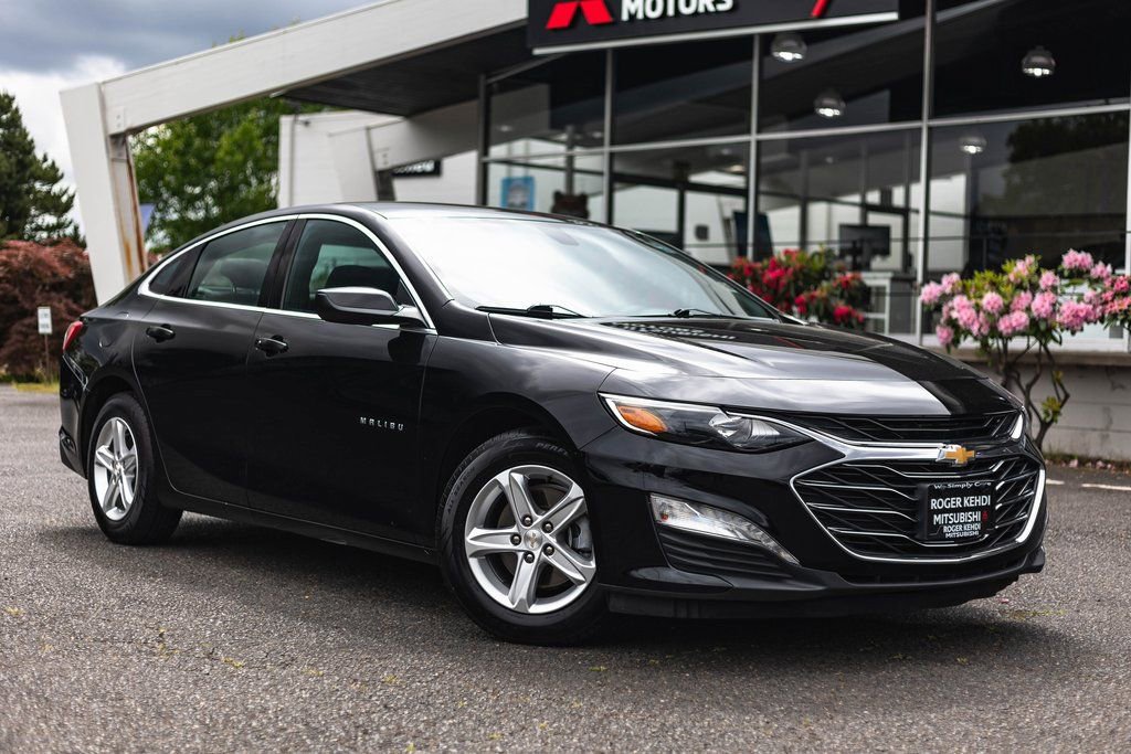 Used 2022 Chevrolet Malibu LT FWD image 1