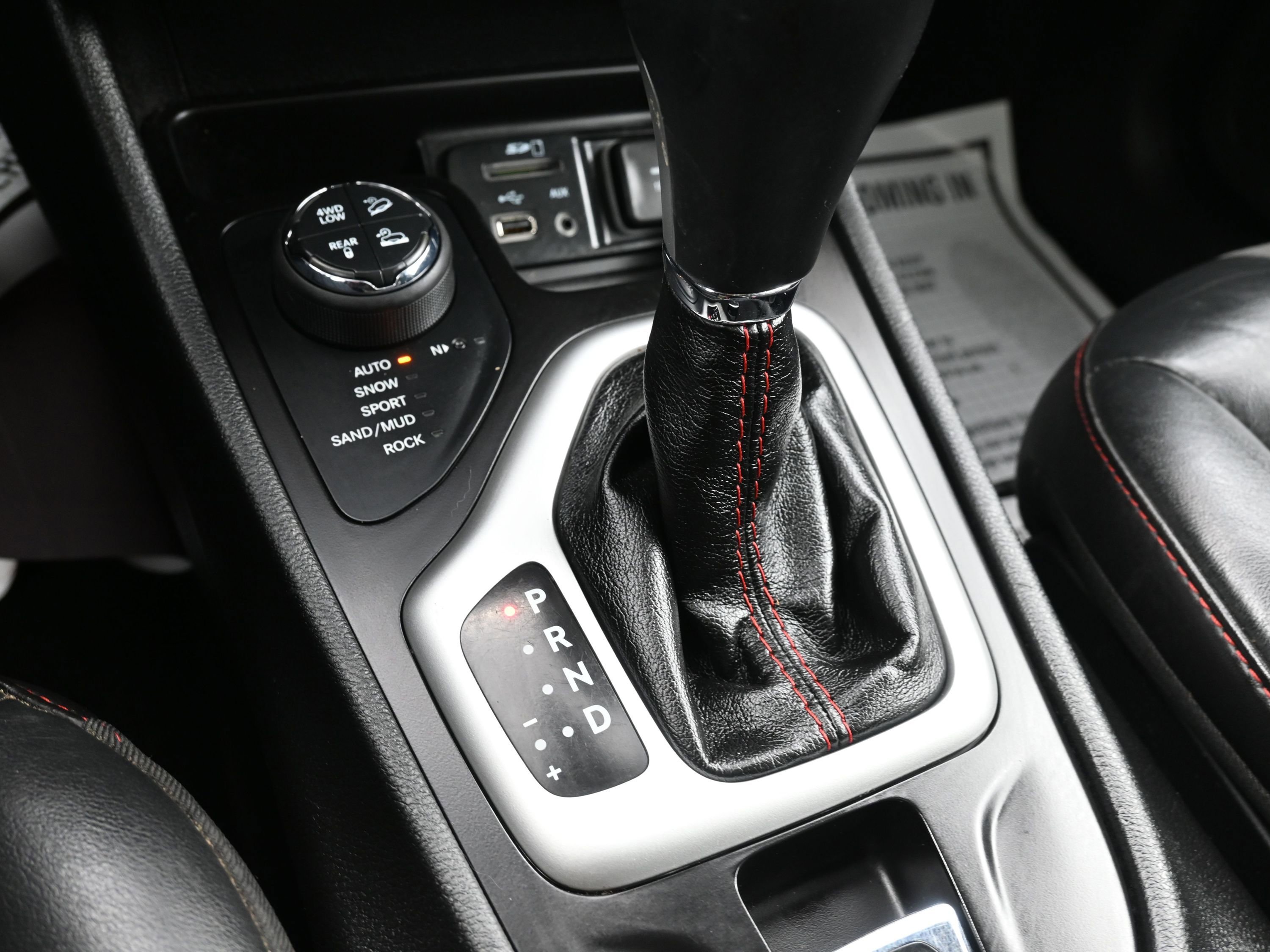 Used 2015 Jeep Cherokee Trailhawk w/ Comfort/Convenience Group image 44