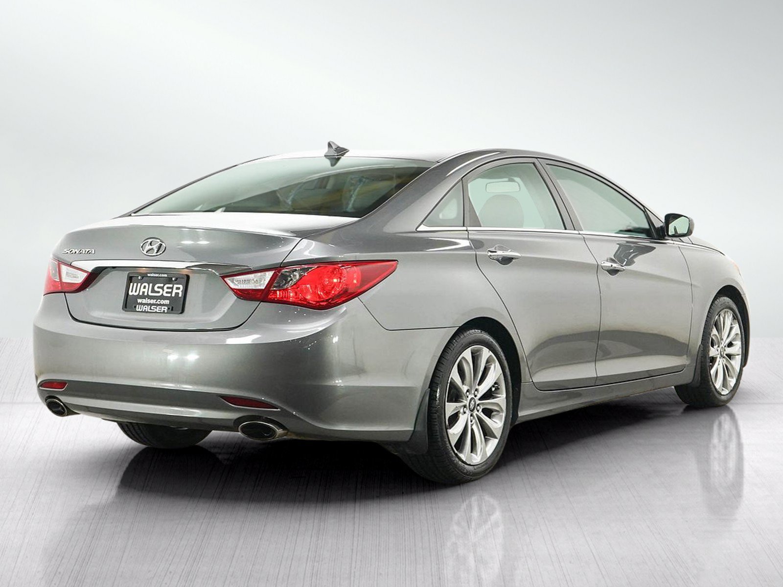 Used 2011 Hyundai Sonata SE w/ Navigation & Sunroof Pkg 4 FWD image 5