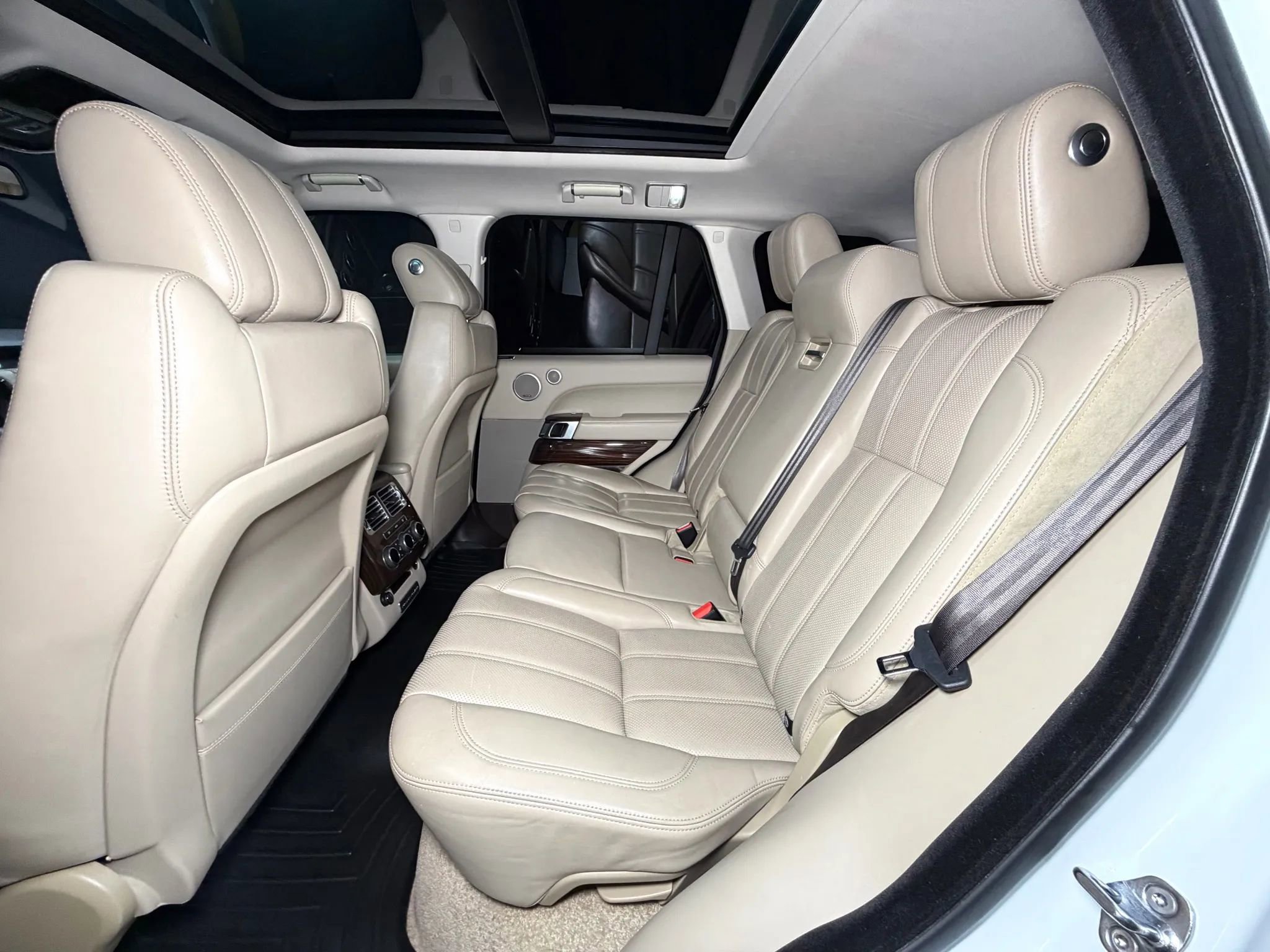 Used 2016 Land Rover Range Rover HSE image 22