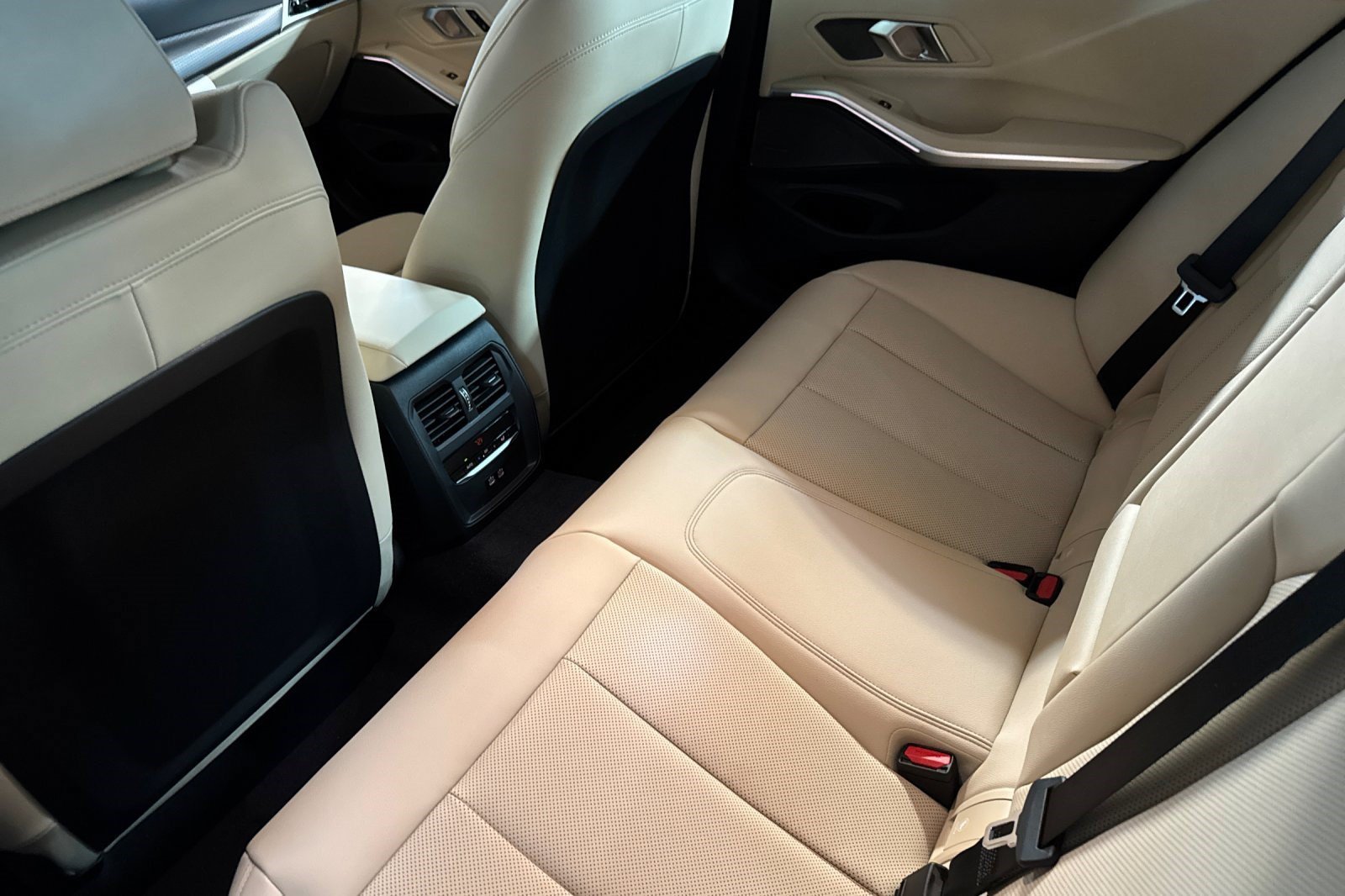 New 2026 BMW 330i Sedan w/ M Sport Package RWD image 21