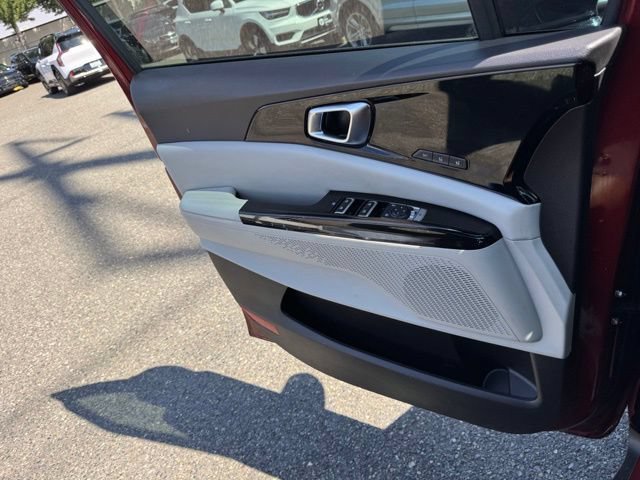 Certified 2023 Kia Carnival SX FWD image 16