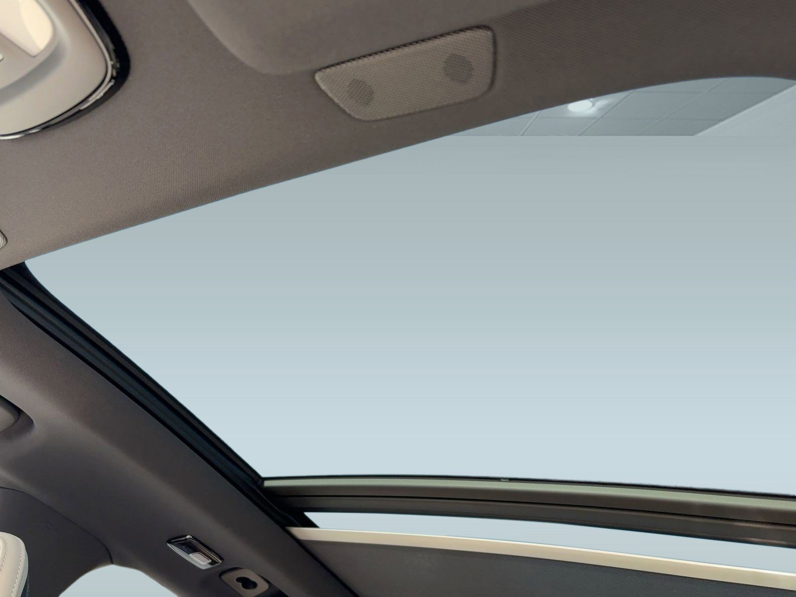 New 2026 Volvo XC90 B6 Plus w/ Protection Package Premier image 13