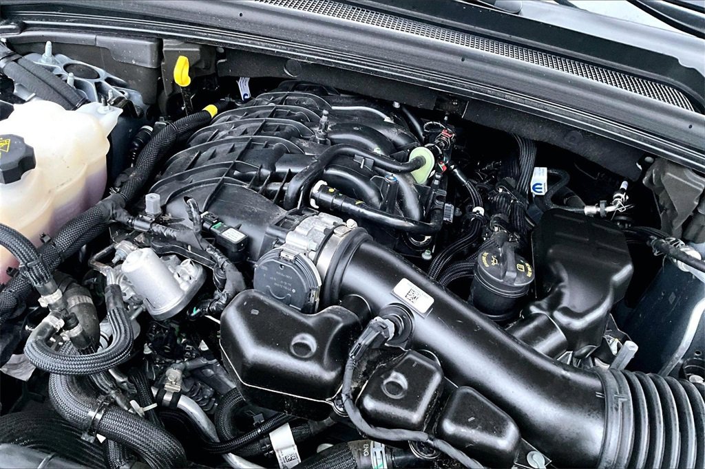 Used 2025 Jeep Grand Cherokee Limited w/ Black Appearance Package image 34