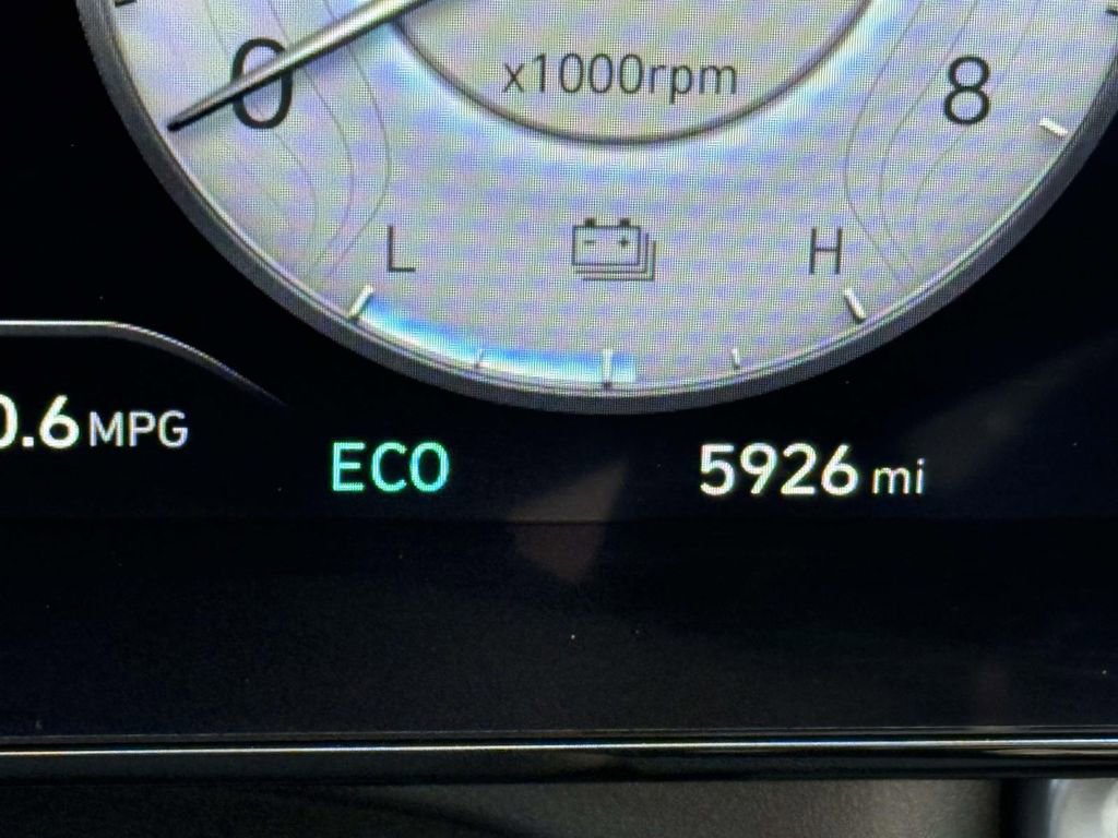 Used 2025 Hyundai Elantra Limited image 30