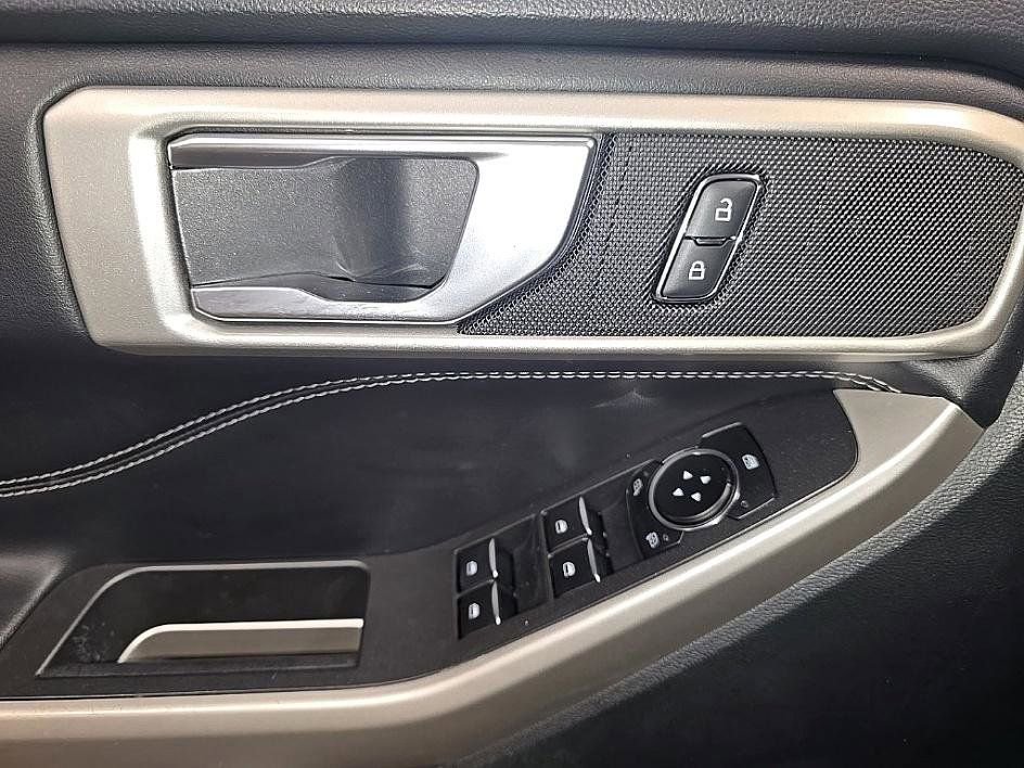 Used 2022 Ford Explorer XLT w/ Equipment Group 202A image 11