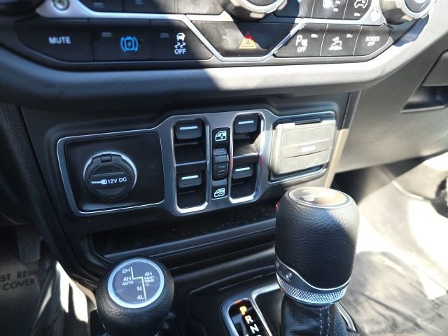 Used 2025 Jeep Wrangler Unlimited Sahara w/ Safety Group AWD/4WD image 27